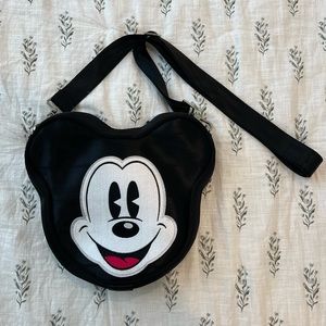 Harvey’s Disney Mickey loves Minnie Crossbody
